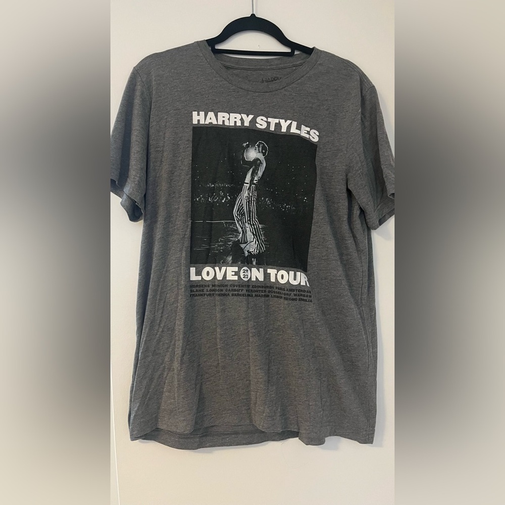 Harry Styles Love on Tour 2023 Europe T Shirt Like New! Size Medium